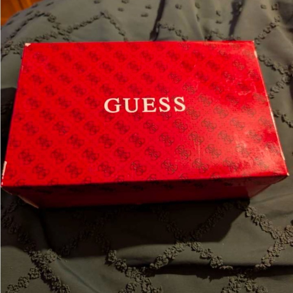 GUESS Red Logo Patterned Shoe Box